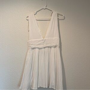 Elegant White Sleeveless Dress